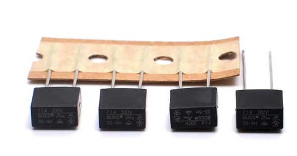  SS-5H-1A-APH 300V 方形 高分?jǐn)?黑色保險絲